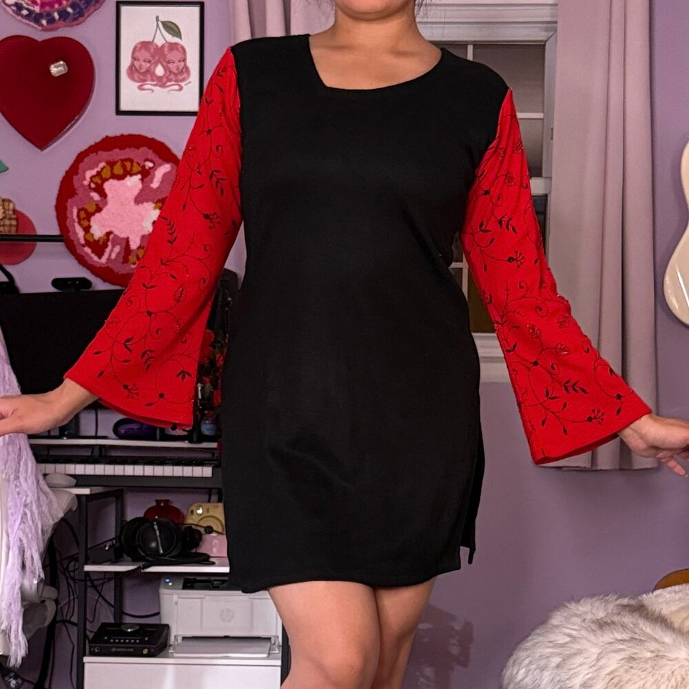 Vintage 90s / Y2K black and red whimsigoth / goth bell sleeve mini dress